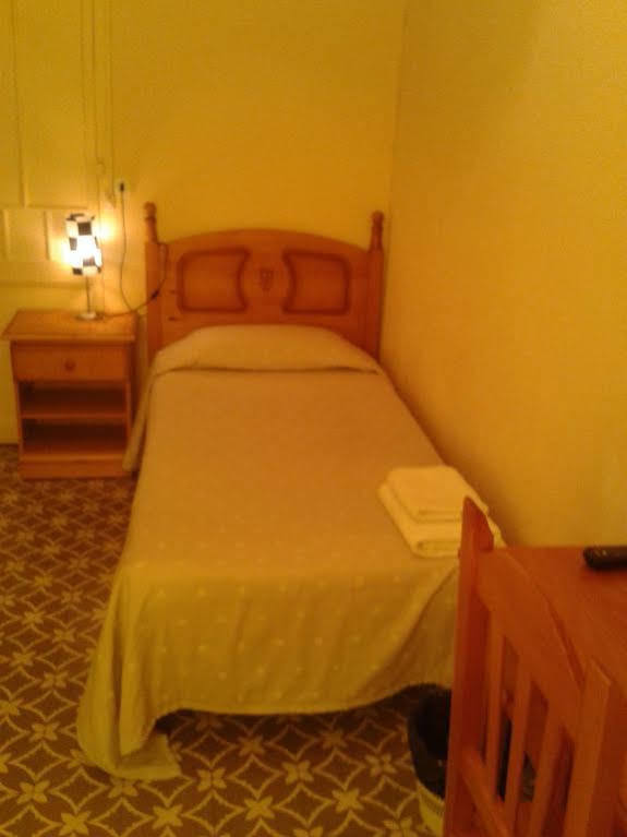 Hostal Santa Teresa Reus Extérieur photo