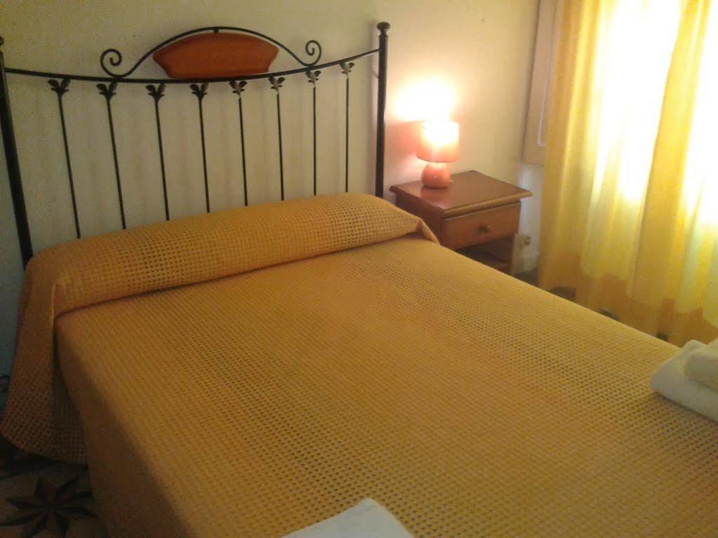 Hostal Santa Teresa Reus Extérieur photo
