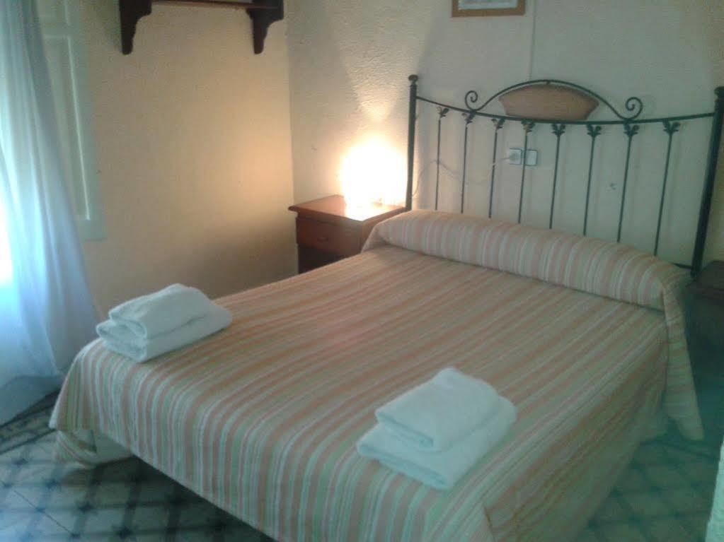 Hostal Santa Teresa Reus Extérieur photo